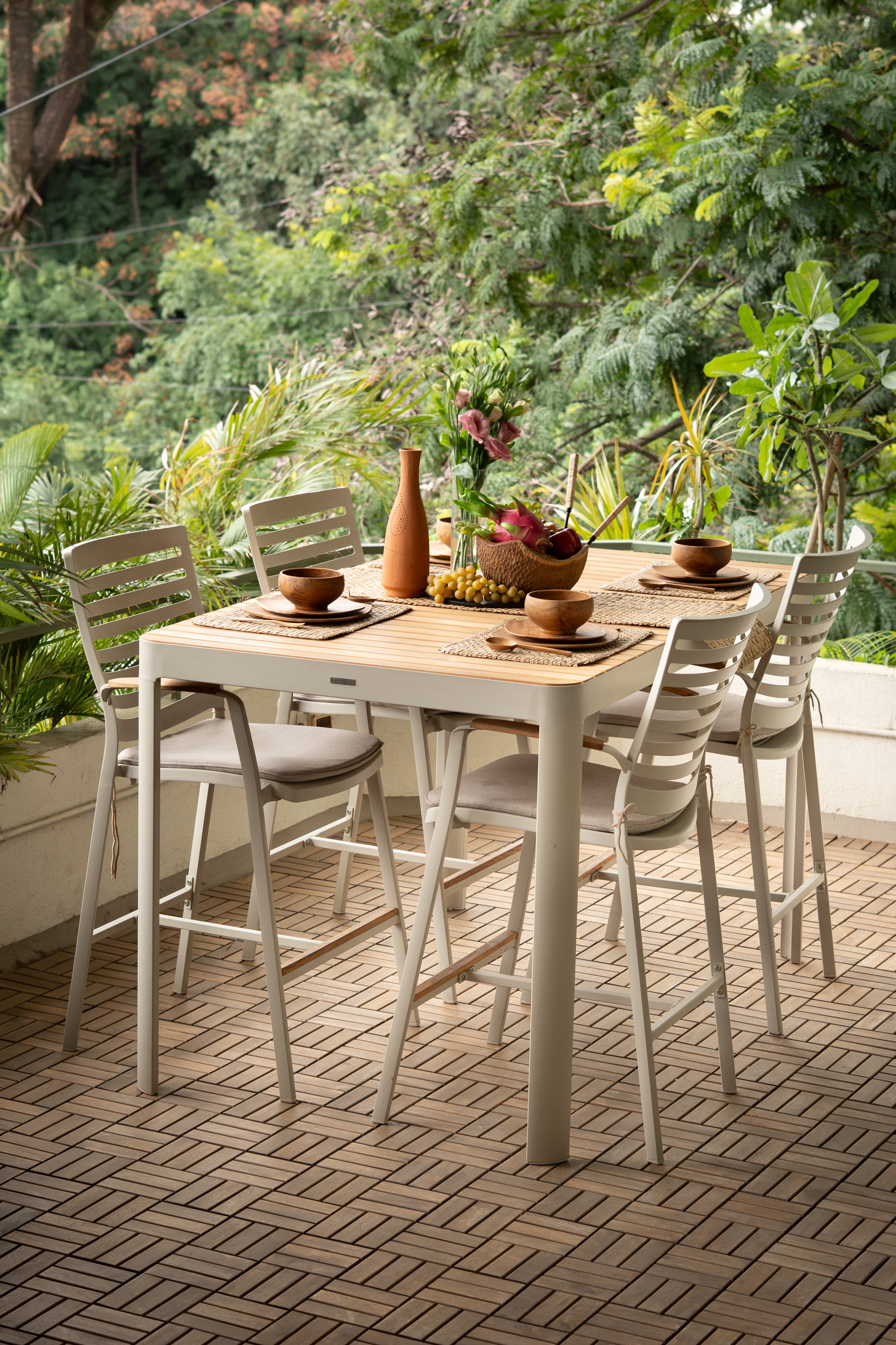 Portais Bar Furniture Set