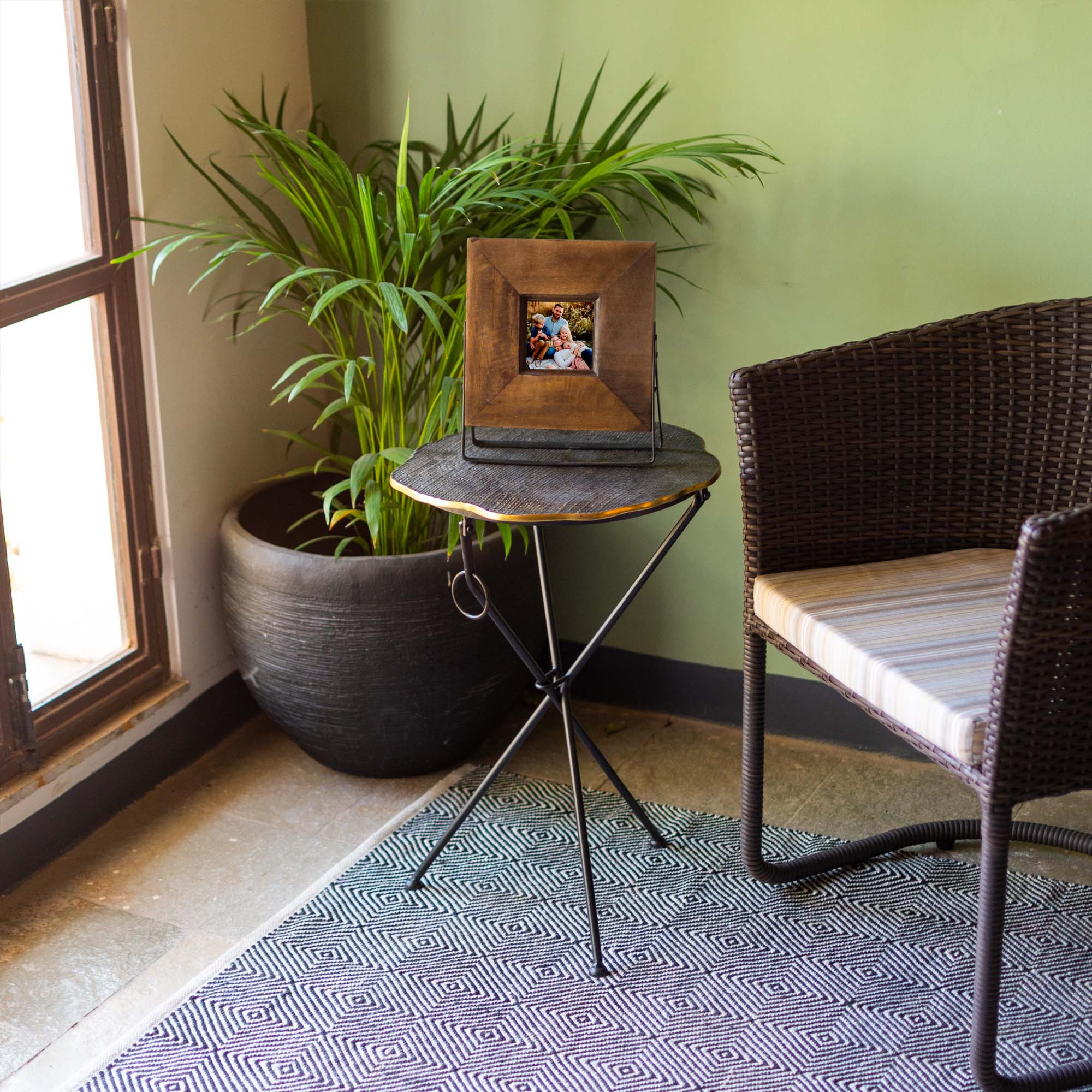 Ruffled Textured Round Side Table
