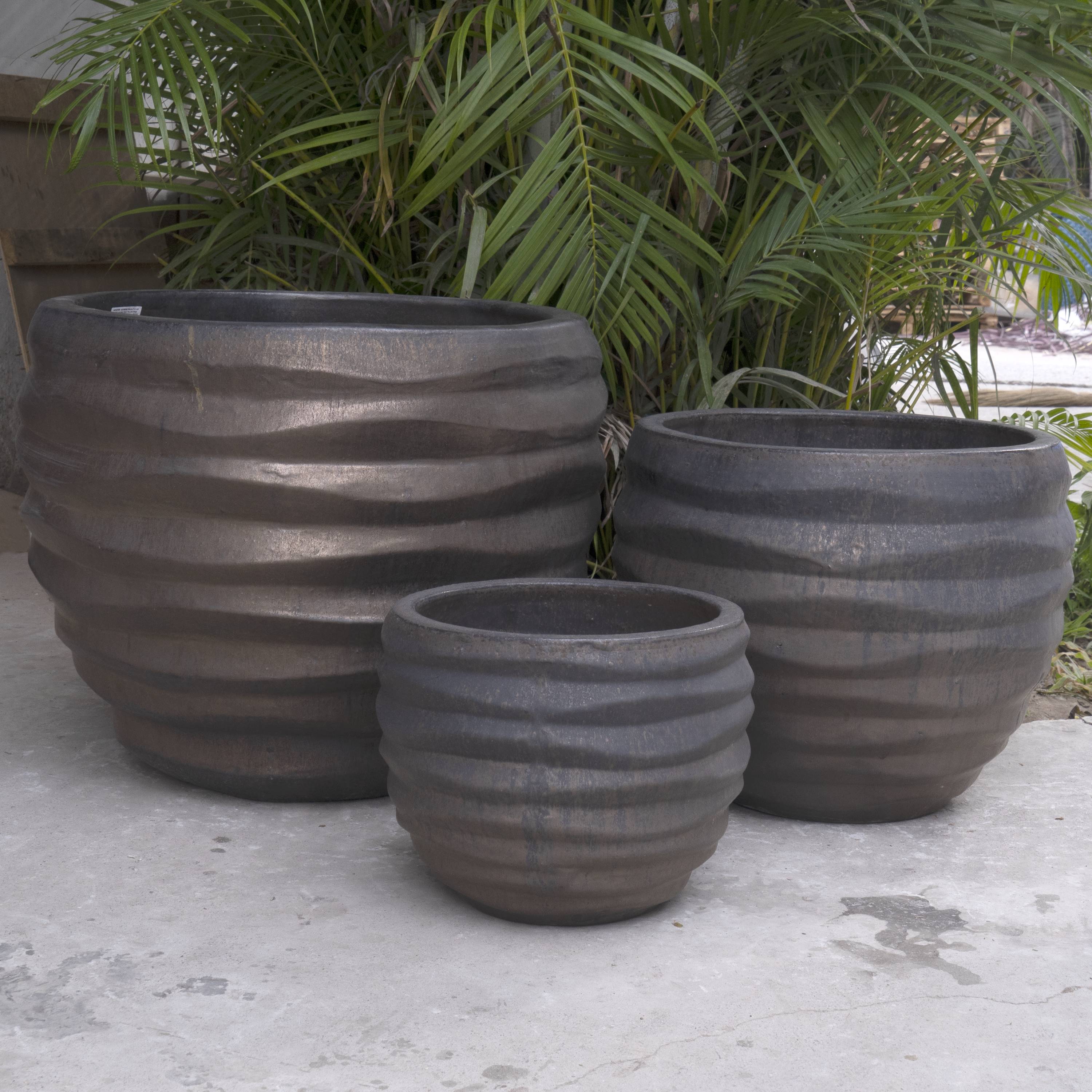 Broad Ruffle Bronze Pot