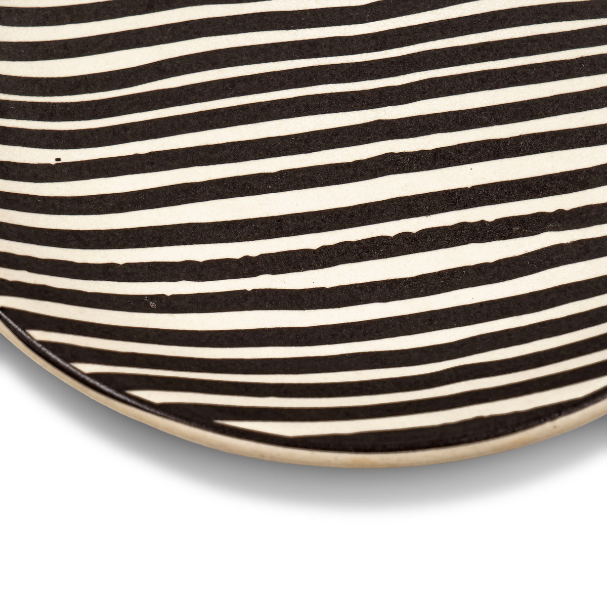BLACK STRIPE DINNER PLATES