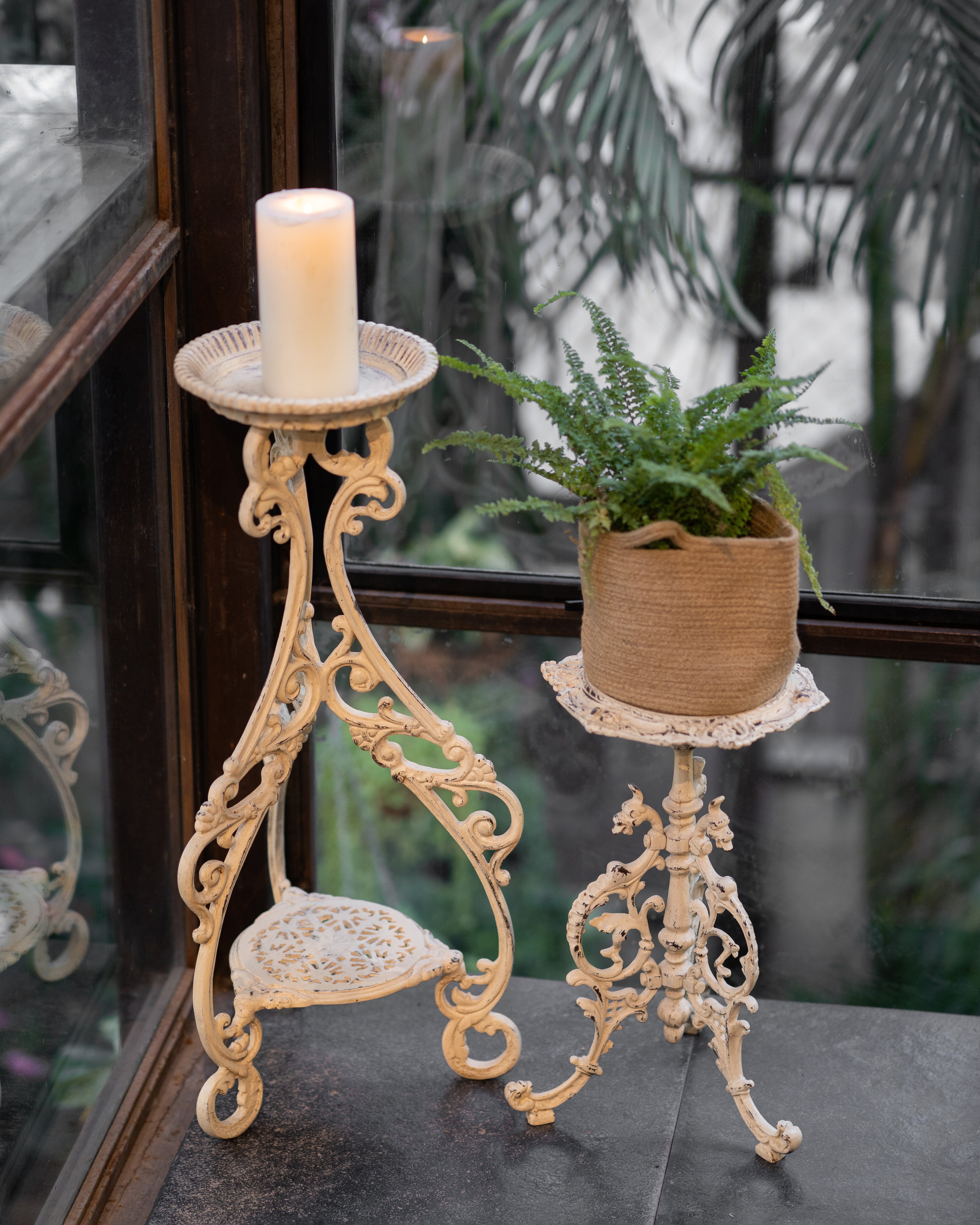 Tipai Planter Stand-White
