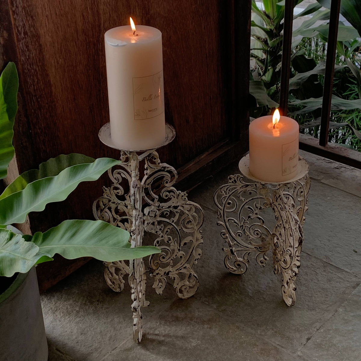 Cast iron candle holder - White