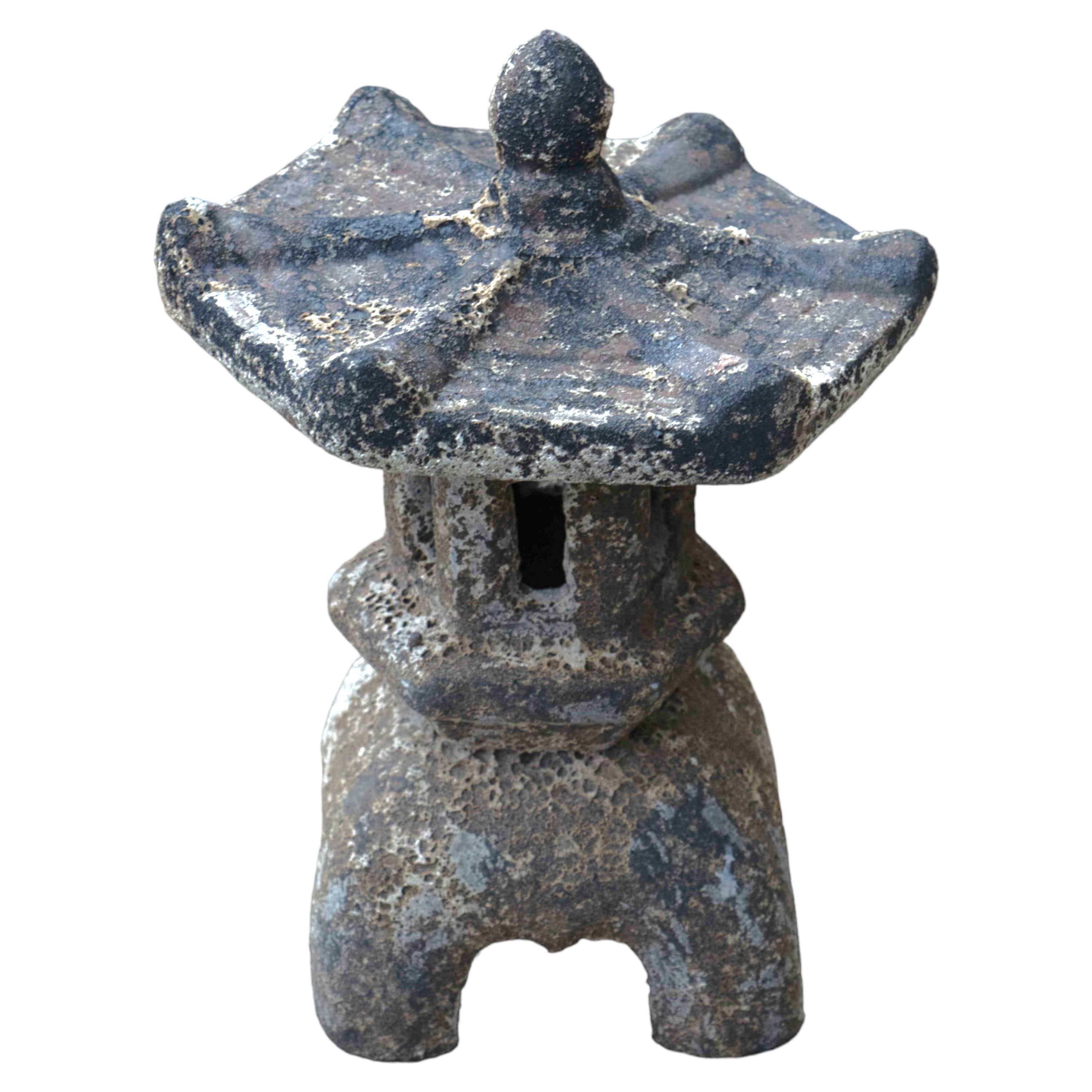 Garden Pagoda Lamp