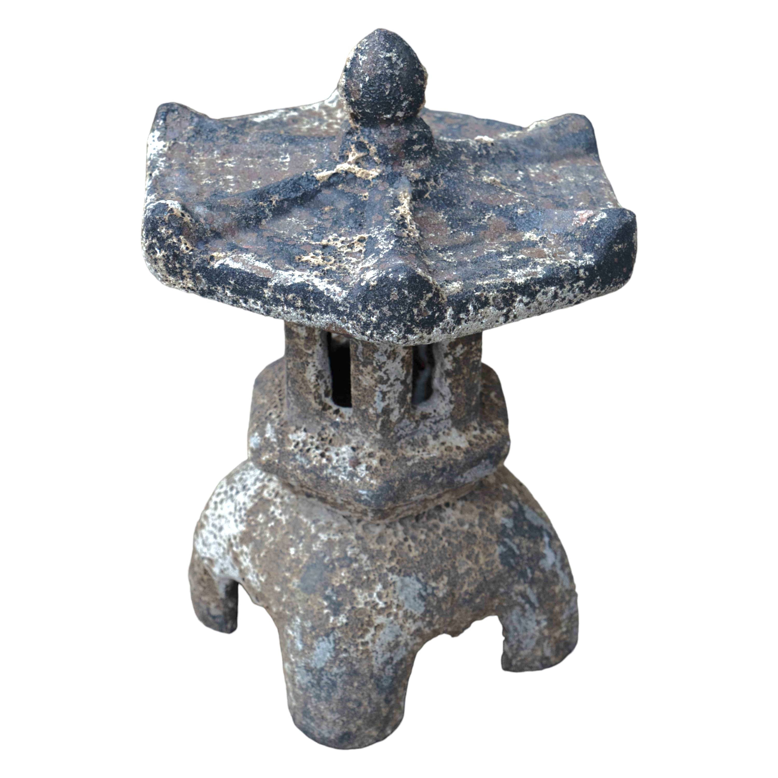 Garden Pagoda Lamp