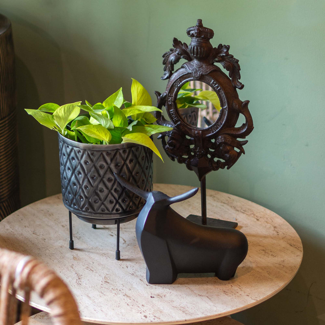 Hammered Diamond Planter with Stand