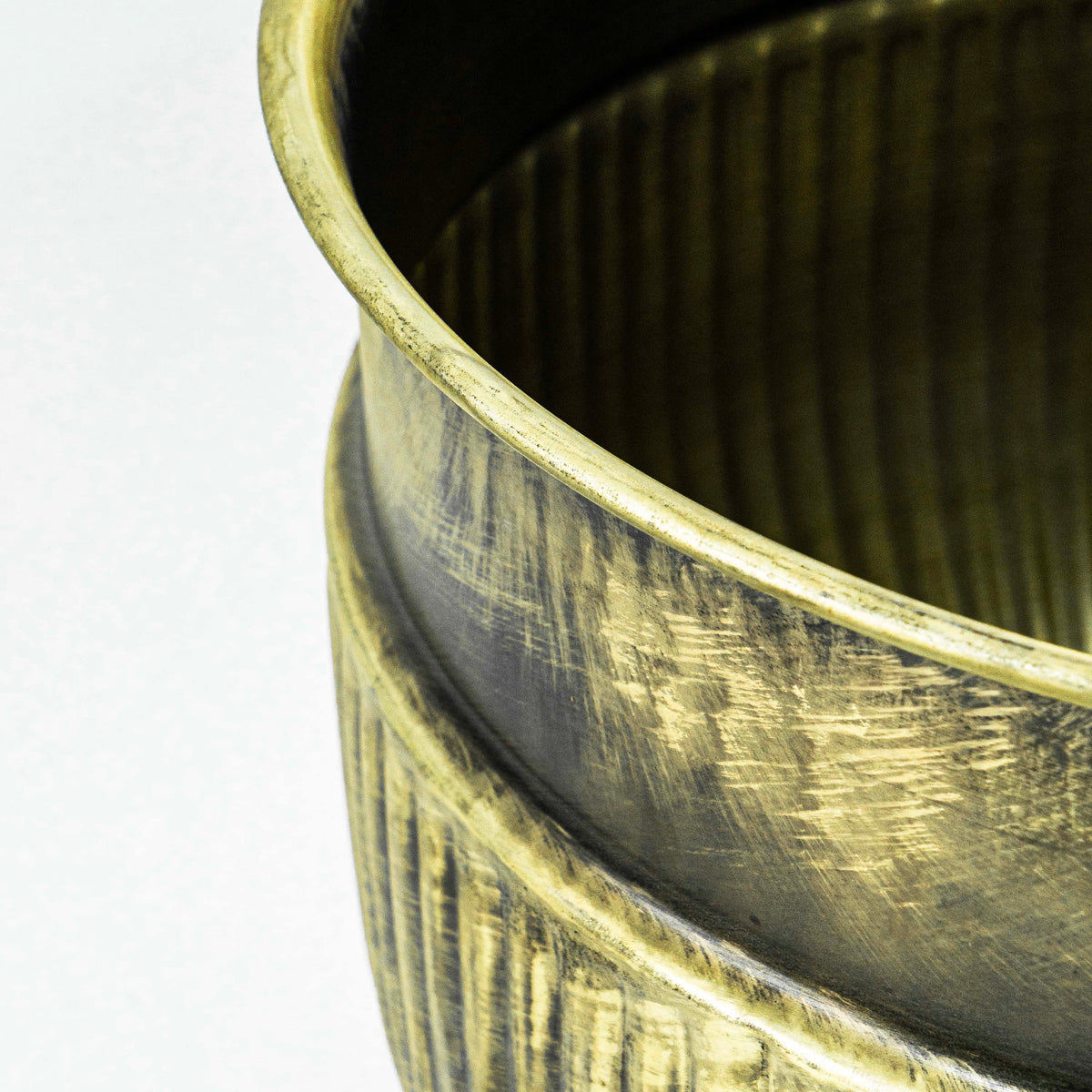 Round Cloudy Brass Pot