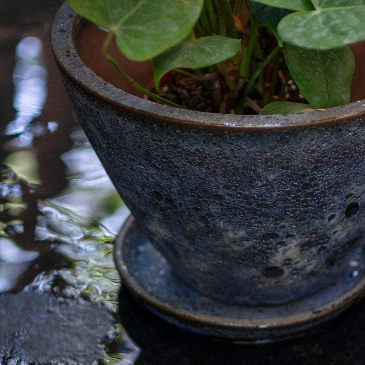 Round Blue Bubble Pot