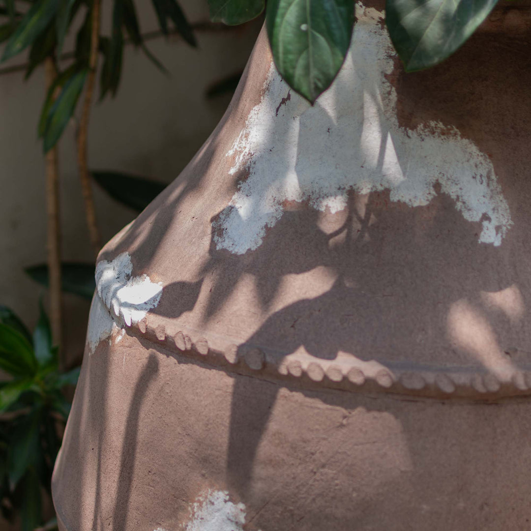 Rustic Pointed Pot With Stand