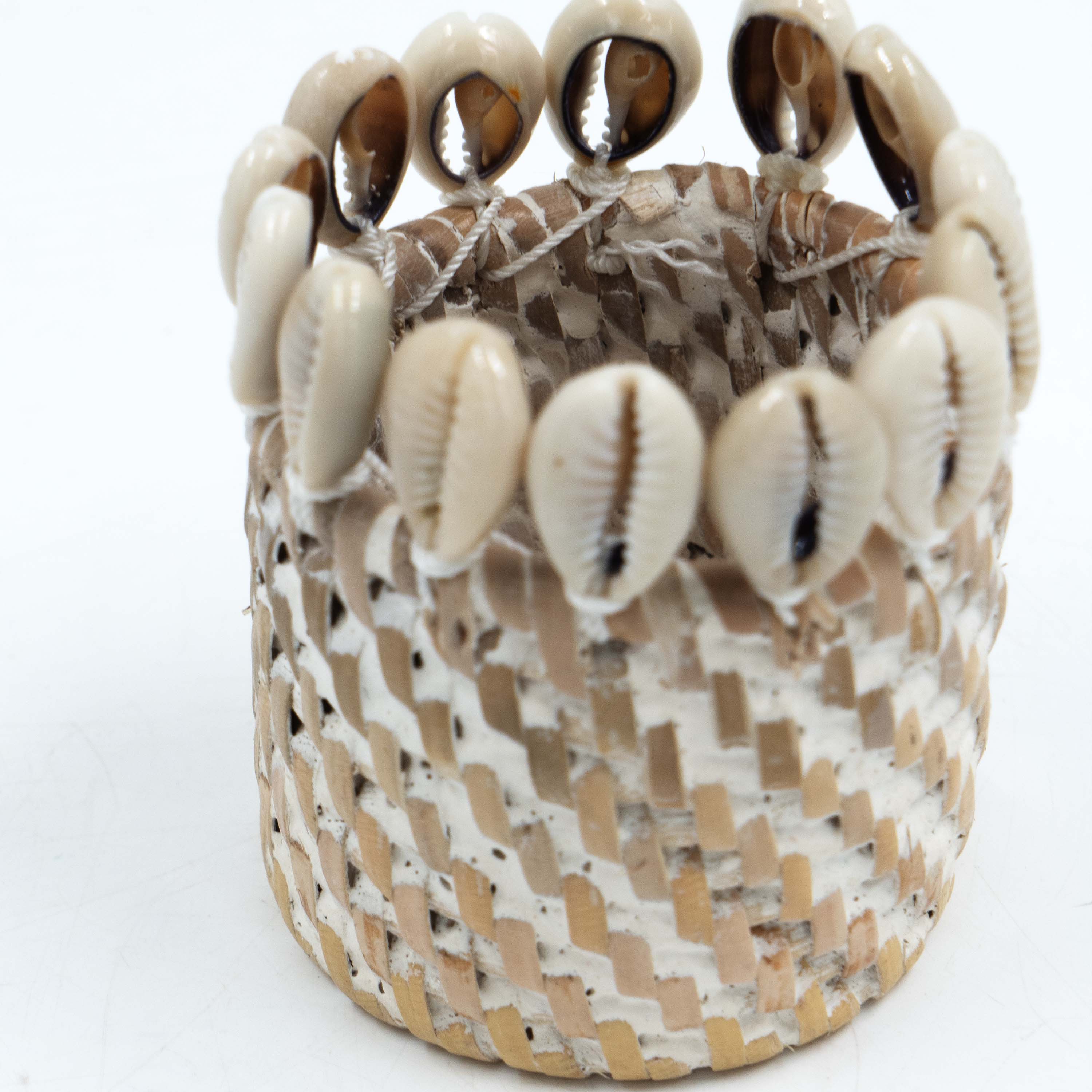 Shell Round Napkin Holder