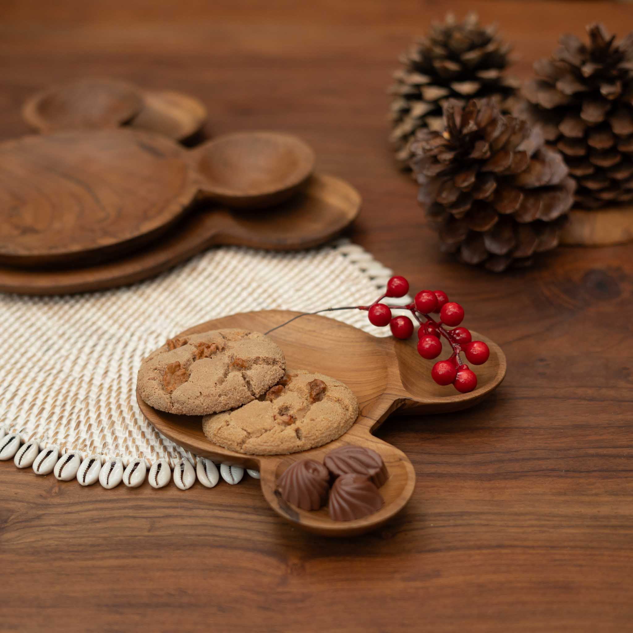 Yarah Teak Wood Mickey Plate