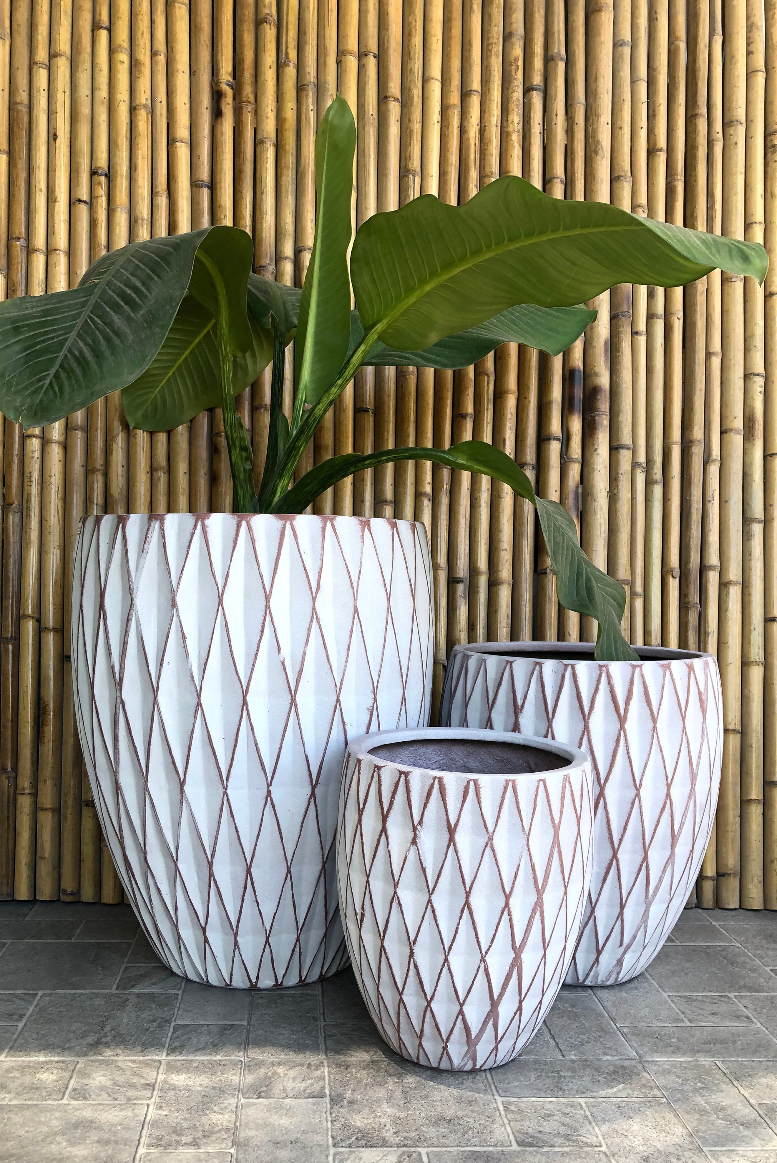 Diamond Off White FRP Egg Pot