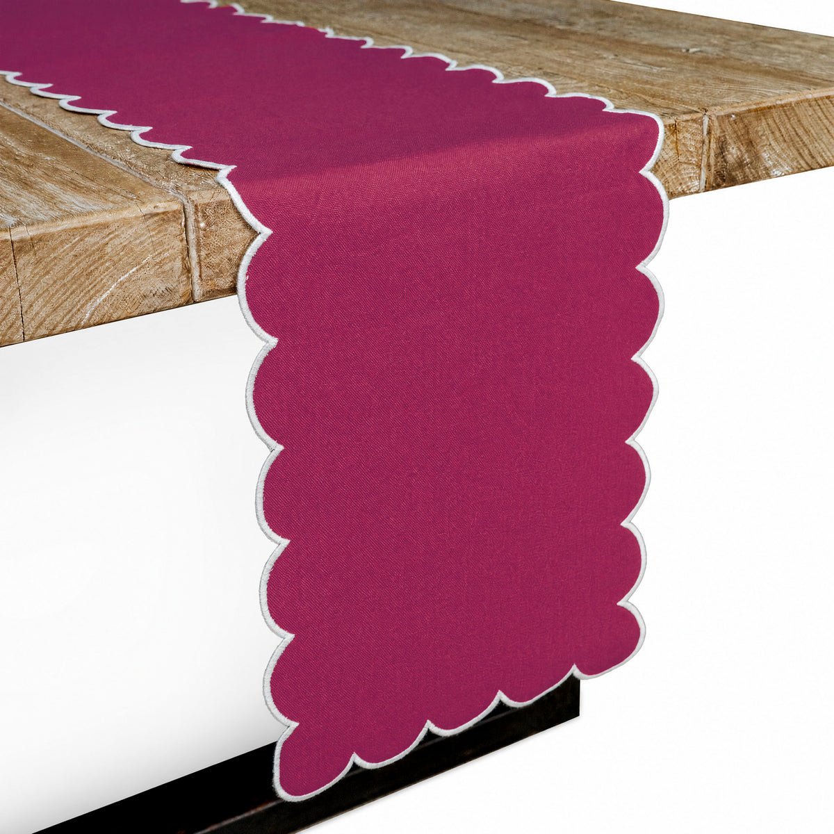 SCALLOP TABLE RUNNER