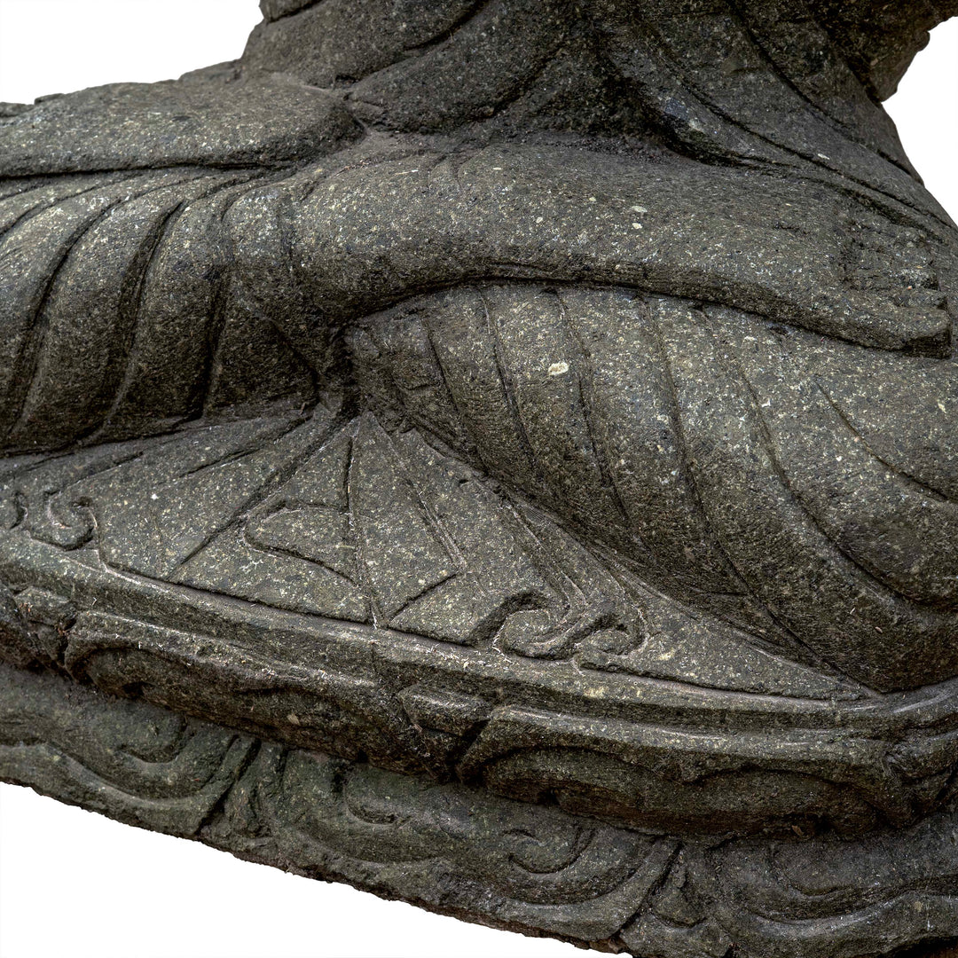 BUDDHA PRAYING