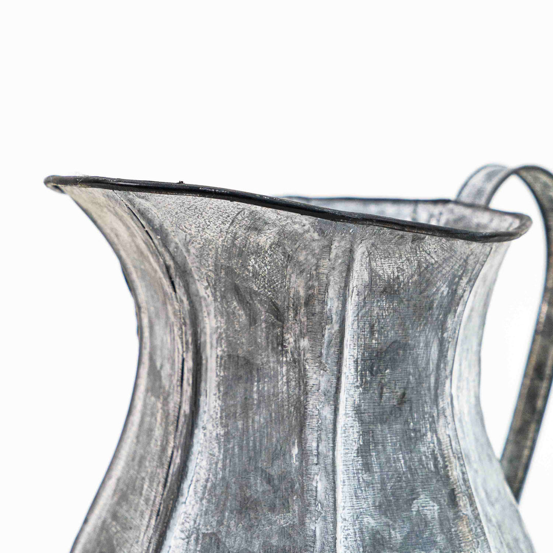 Sela Metal Planter with Holder