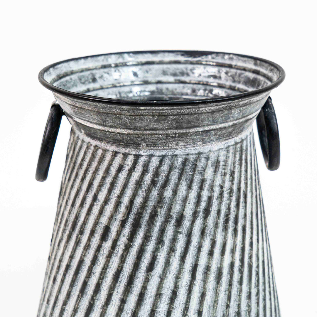 Sela Metal Planter