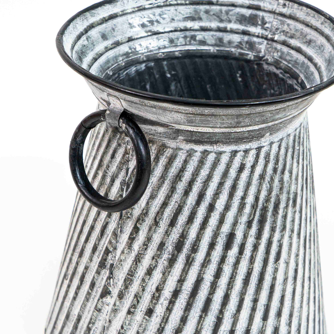 Sela Metal Planter