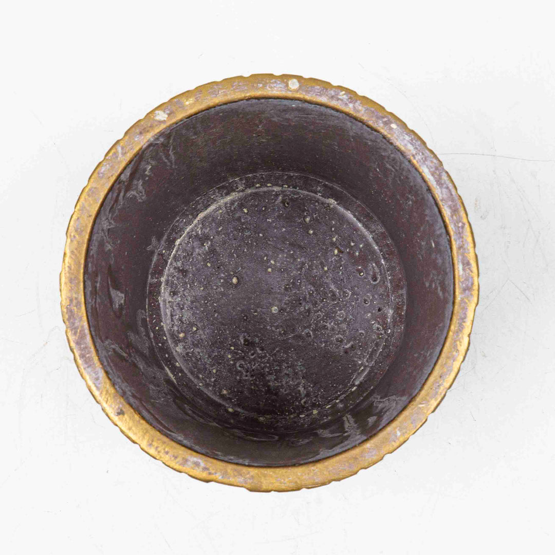 Hele Stiped Concrete Pot