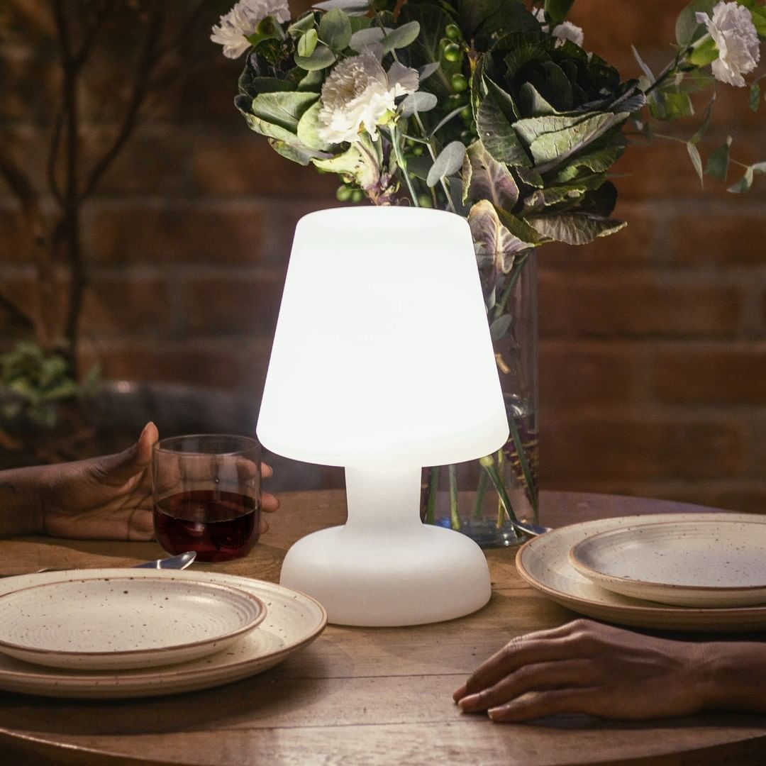 Rechargeable white table lamp